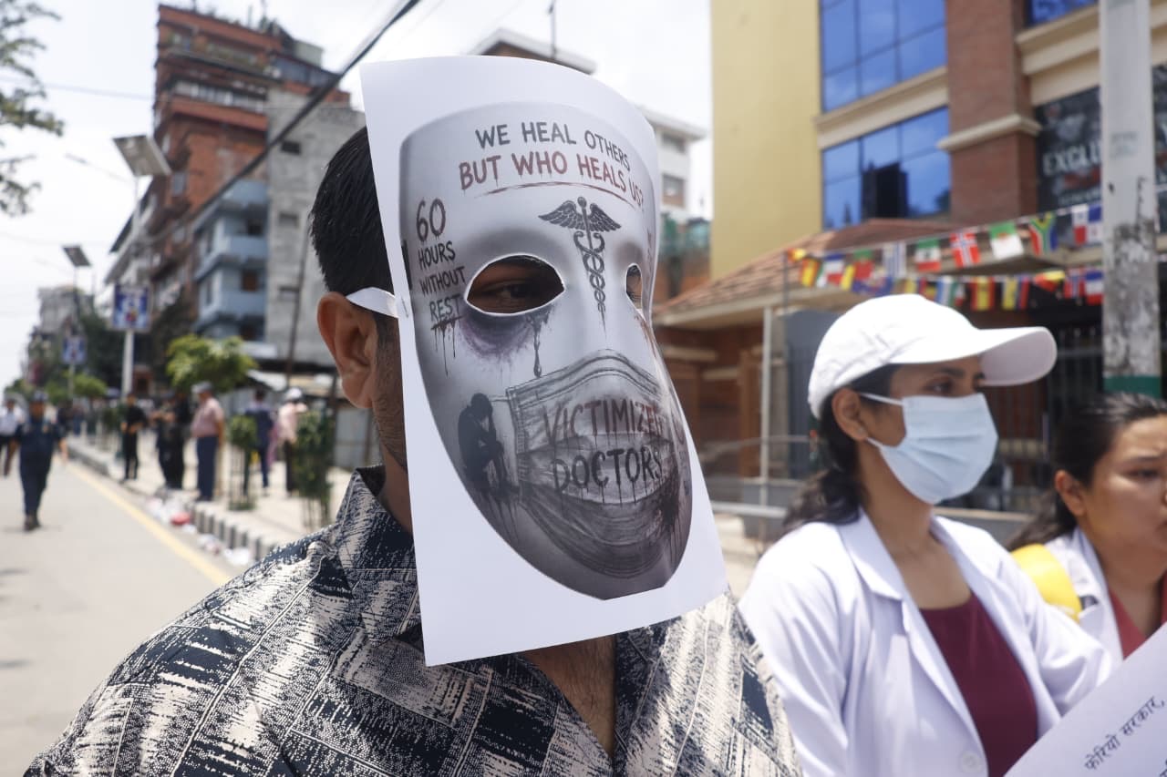 genz-doctors-protest-govt-83-230 (2).jpeg